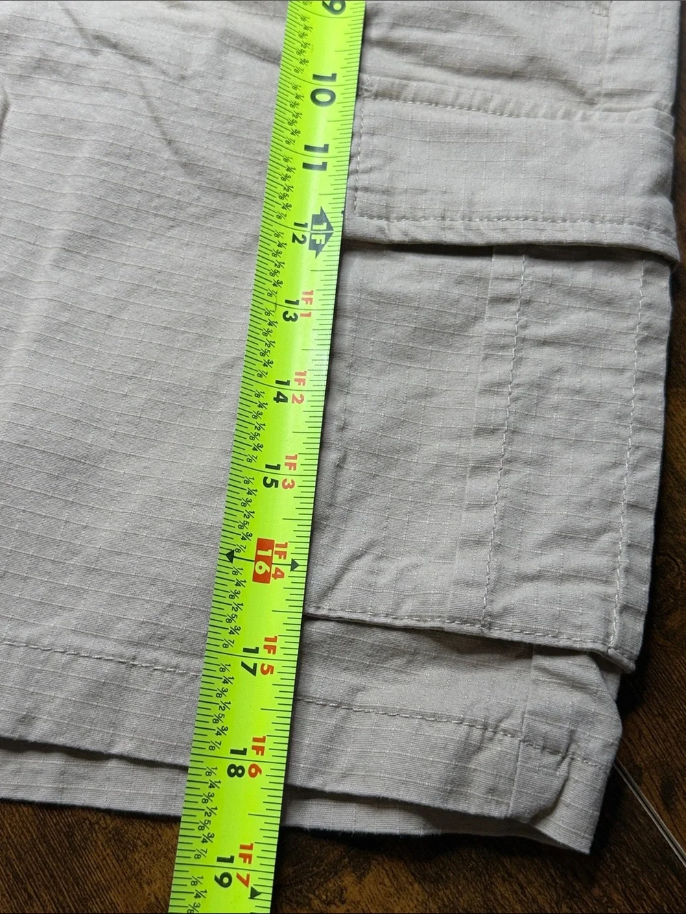 Forever 21 Men’s Khaki Cargo Drawstring Shorts Size Medium